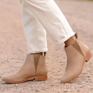 Nisolo Everyday Chelsea Leather Ankle Boot Womens Size 9 Almond Stacked Low Heel